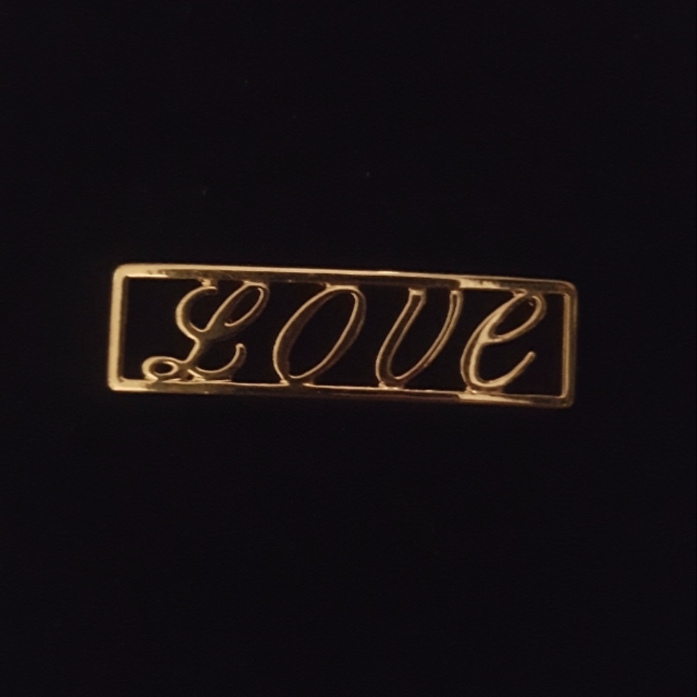 [SOUTH HILL] Gold "Love" Background for Rectangular Wrist Locket